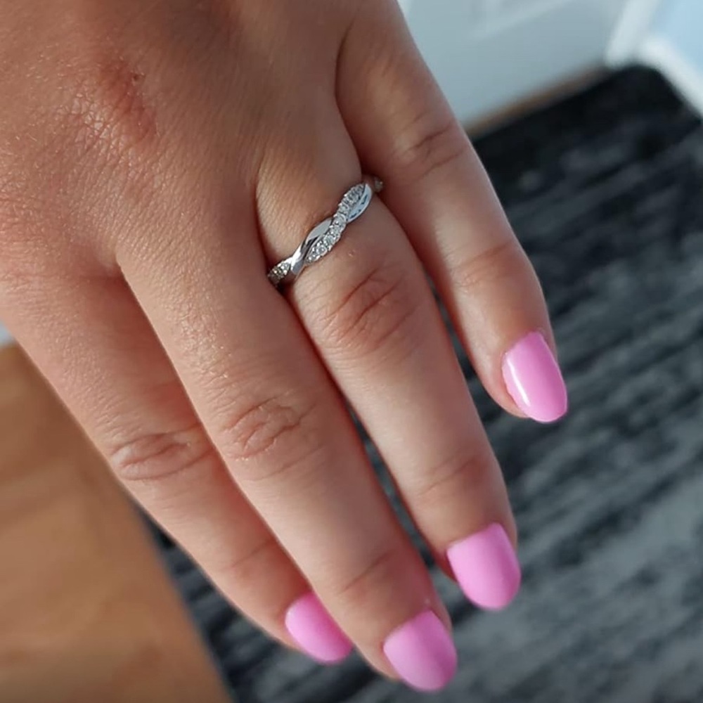 New S925 Diamond Twist Ring - Picture 10 of 10